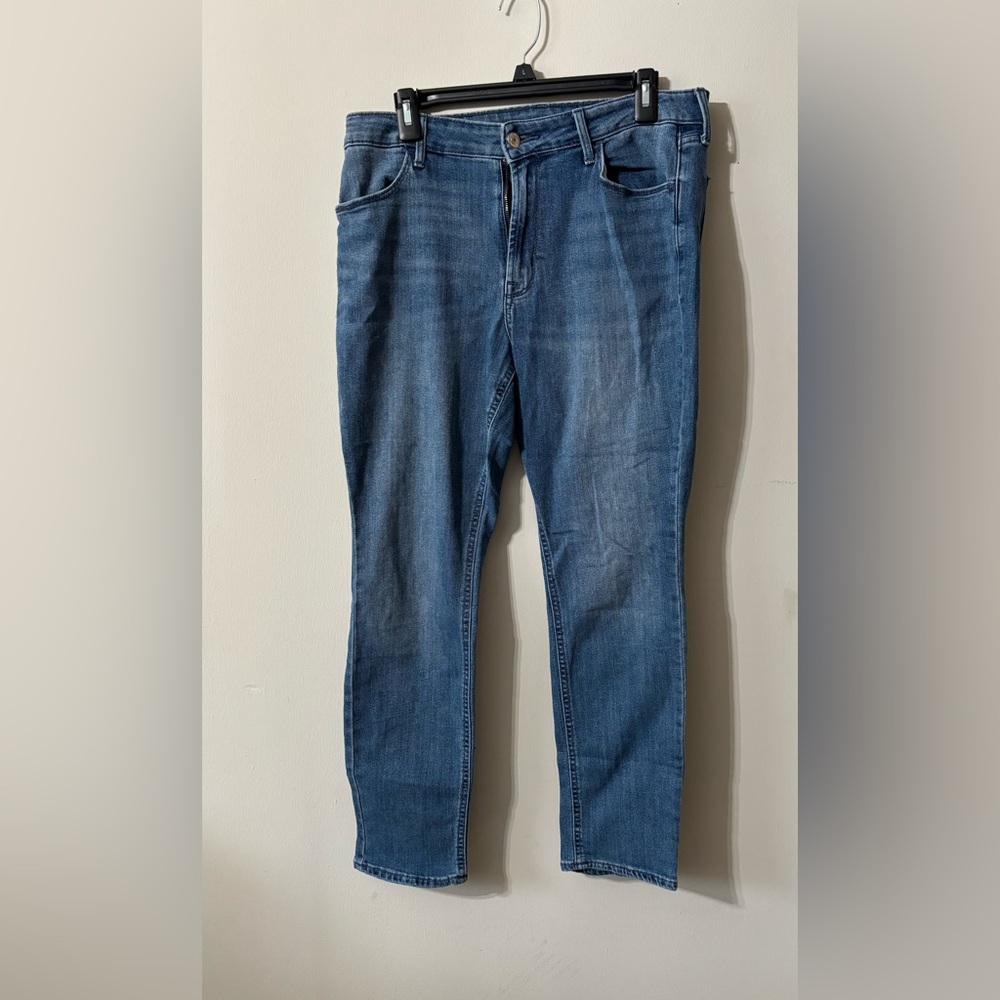 12 - Old Navy Mid-rise Rockstar Super skinny Jeans